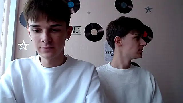 Snapshot of Hoot_Dude_ chatting on 09.30.25 Hoot Dude  online show from 09.30.25