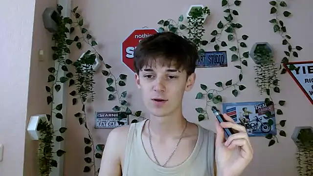 Snapshot of Hoot_Dude_ chatting on 10.05.25 Hoot Dude  online show from 10.05.25