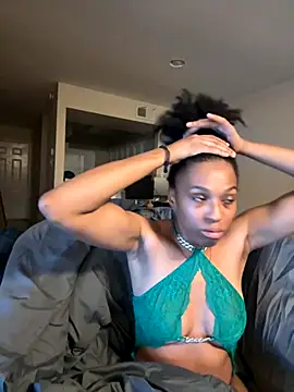 Snapshot of YeahhhitsBreezy chatting on 09.29.25 YeahhhitsBreezy online show from 09.29.25