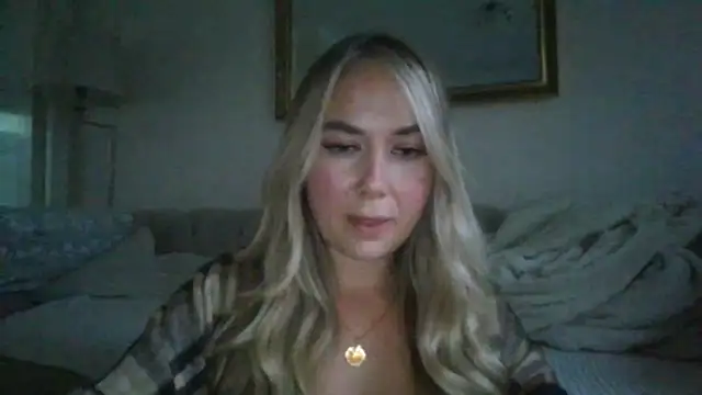 Snapshot of BarbieDolly_x chatting on 09.23.25 BarbieDolly x online show from 09.23.25