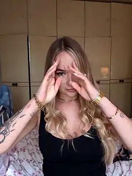 Snapshot of BarbieDolly_x chatting on 10.03.25 BarbieDolly x online show from 10.03.25