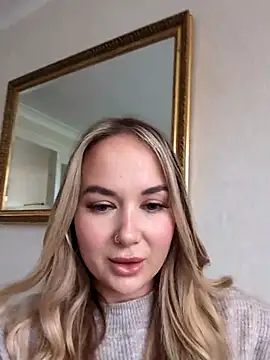 Snapshot of BarbieDolly_x chatting on 10.17.25 BarbieDolly x online show from 10.17.25