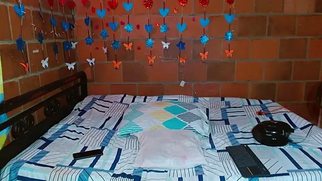 Snapshot of lorenacapelli chatting on 10.30.25 lorenacapelli online show from 10.30.25