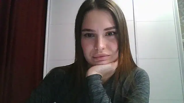 Snapshot of Miravell chatting on 10.29.25 Miravell online show from 10.29.25