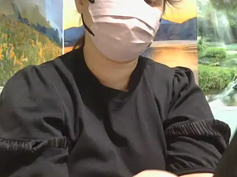 Snapshot of Kimkhaepretty chatting on 10.13.25 Kimkhaepretty online show from 10.13.25
