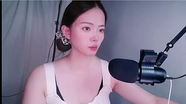 Snapshot of mitowato chatting on 10.12.25 mitowato online show from 10.12.25
