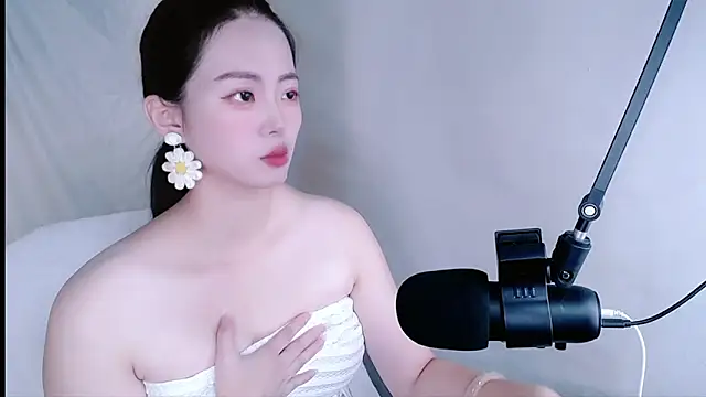 Snapshot of mitowato chatting on 10.17.25 mitowato online show from 10.17.25