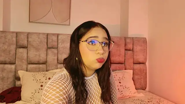 LiaraBloom online show from 10.16.25