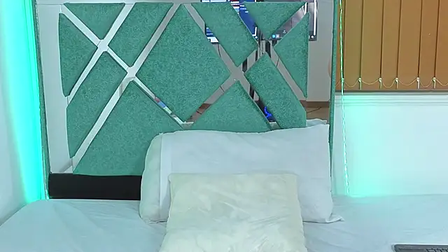 lissastone online show from 11.04.25