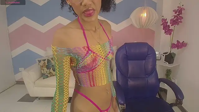 Snapshot of adisson_petite1 chatting on 10.01.25 adisson petite1 online show from 10.01.25