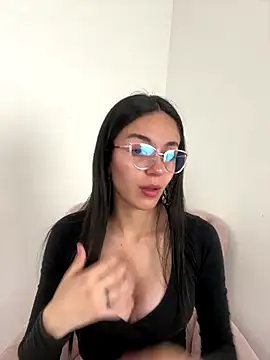 Snapshot of Liaa_sr chatting on 10.17.25 Liaa sr online show from 10.17.25