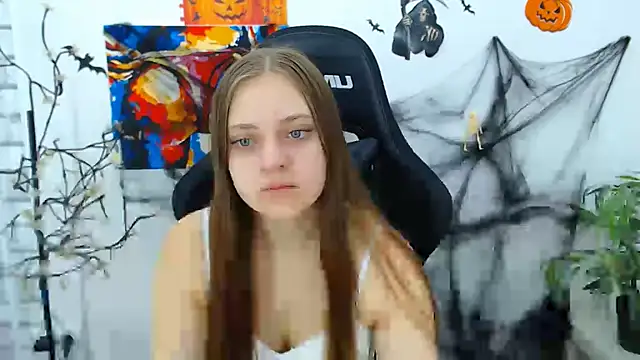 Snapshot of ArinaBelle chatting on 10.24.25 ArinaBelle online show from 10.24.25