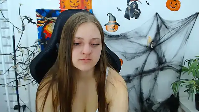 Snapshot of ArinaBelle chatting on 10.27.25 ArinaBelle online show from 10.27.25