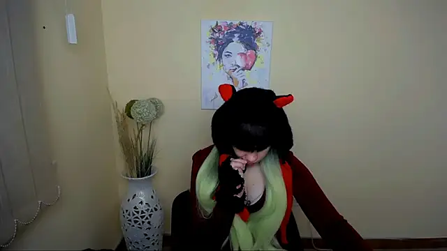 Snapshot of Dream_Caster_ chatting on 10.13.25 Dream Caster online show from 10.13.25