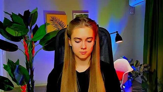 JuneWoods online show from 12.04.25