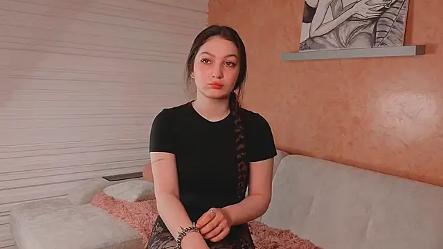 Snapshot of SolPeerbolt chatting on 10.08.25 SolPeerbolt online show from 10.08.25