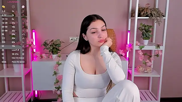 Snapshot of SolPeerbolt chatting on 10.15.25 SolPeerbolt online show from 10.15.25