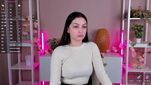 Snapshot of SolPeerbolt chatting on 10.19.25 SolPeerbolt online show from 10.19.25