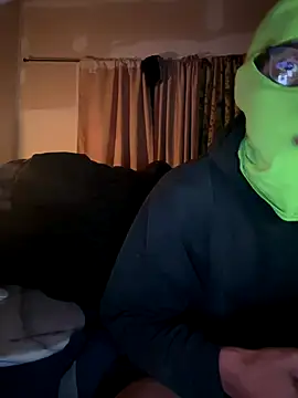 Snapshot of ThrowedWorldWide chatting on 11.10.25 ThrowedWorldWide online show from 11.10.25