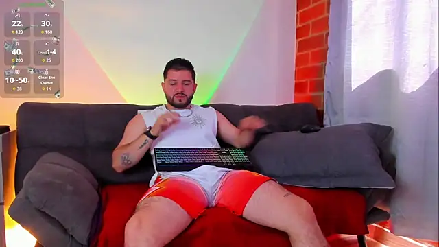 Snapshot of TomSloam chatting on 10.19.25 TomSloam online show from 10.19.25