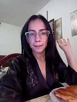 Snapshot of YaraDuartee chatting on 10.15.25 YaraDuartee online show from 10.15.25