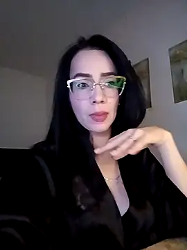 Snapshot of YaraDuartee chatting on 10.17.25 YaraDuartee online show from 10.17.25