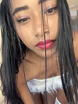 Snapshot of Soleyma_ chatting on 10.07.25 Soleyma  online show from 10.07.25