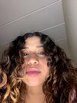 Snapshot of Sofi-Glow chatting on 10.02.25 Sofi-Glow online show from 10.02.25