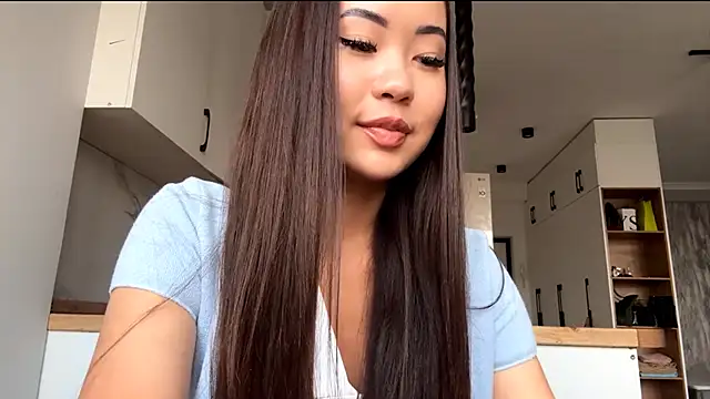 Snapshot of Ur_neighbor_Kira chatting on 10.12.25 Ur neighbor Kira online show from 10.12.25