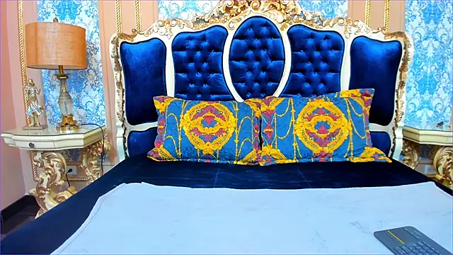 Snapshot of JulietaSinclair chatting on 10.18.25 JulietaSinclair online show from 10.18.25