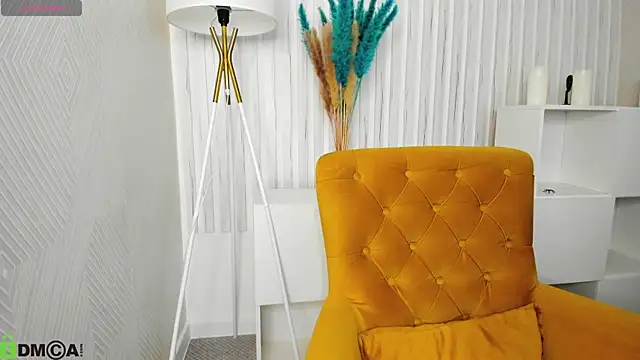 KarinaBroks online show from 11.14.25