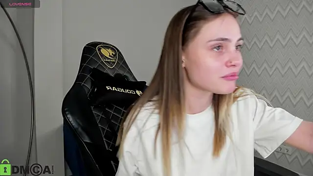 KarinaBroks online show from 11.19.25