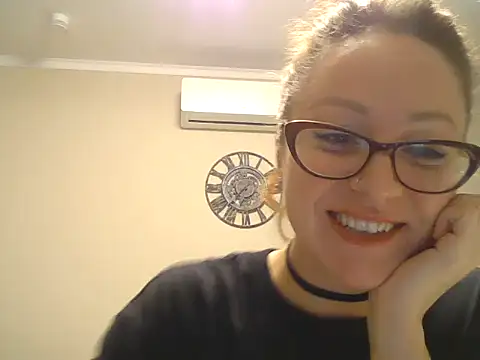 Snapshot of Sweet00Fox chatting on 11.02.25 Sweet00Fox online show from 11.02.25