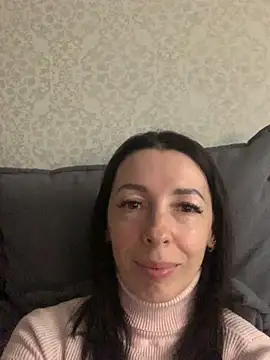 Snapshot of ViollaXlove chatting on 10.02.25 ViollaXlove online show from 10.02.25