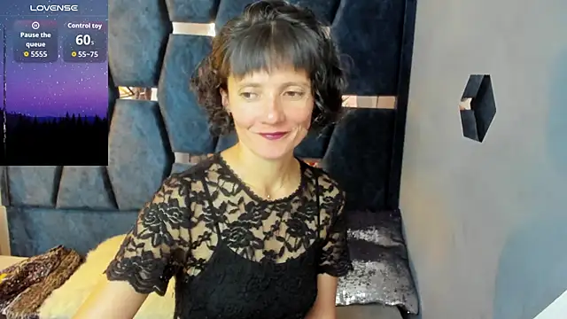 Snapshot of Valery_More__ chatting on 10.08.25 Valery More online show from 10.08.25