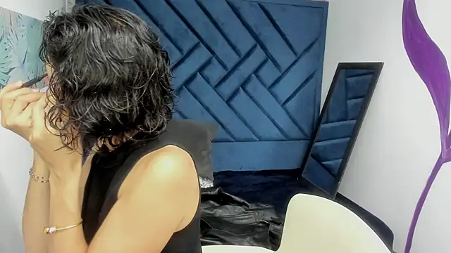 Snapshot of Valery_More__ chatting on 10.12.25 Valery More online show from 10.12.25