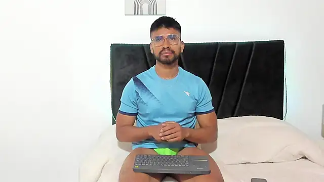 Taylormaccurdy  online show from 11.01.25