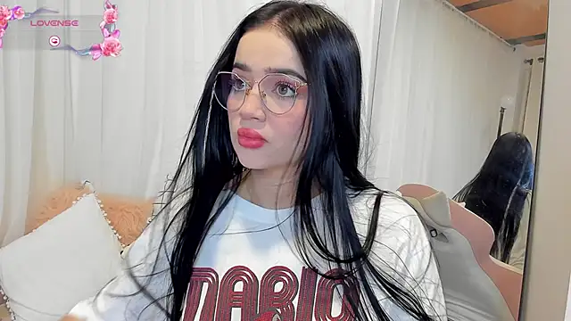 Snapshot of _miasophie_ chatting on 10.05.25 miasophie online show from 10.05.25