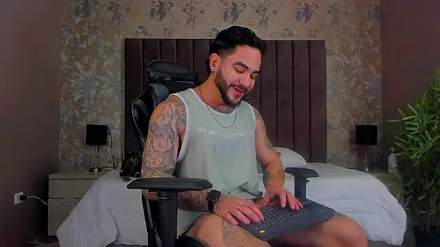 Snapshot of Dante_Dimarco chatting on 10.22.25 Dante Dimarco online show from 10.22.25