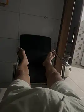 Snapshot of MCLZK chatting on 11.04.25 MCLZK online show from 11.04.25