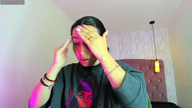 Iris  77 online show from 11.04.25