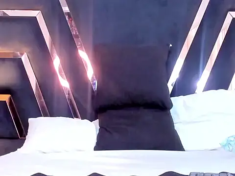 Bria Moon online show from 10.16.25