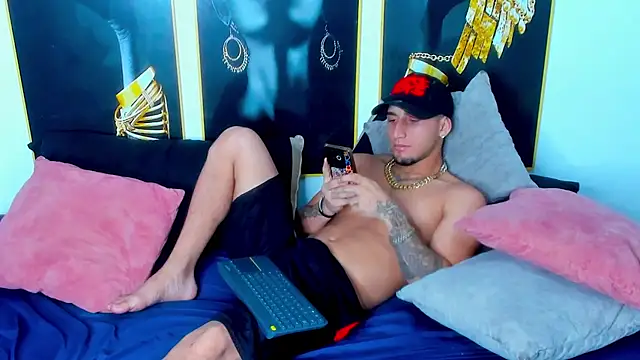 Snapshot of HotJake_hall chatting on 10.02.25 HotJake hall online show from 10.02.25