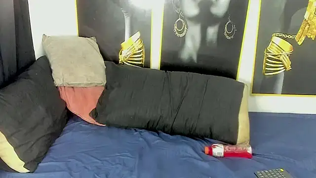 Snapshot of HotJake_hall chatting on 10.31.25 HotJake hall online show from 10.31.25