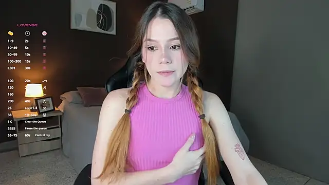 Snapshot of Alexandra-16 chatting on 10.13.25 Alexandra-16 online show from 10.13.25