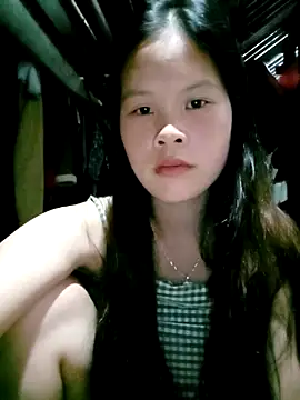 Snapshot of Tuelam_xx chatting on 10.02.25 Tuelam xx online show from 10.02.25