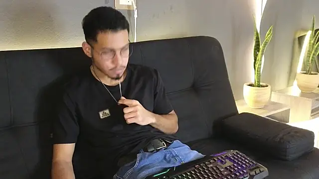 Jaybrown  1 online show from 10.26.25