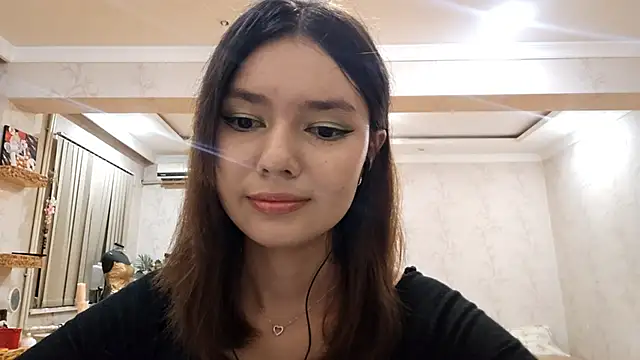 Snapshot of ImogeneMalinconico chatting on 10.21.25 ImogeneMalinconico online show from 10.21.25