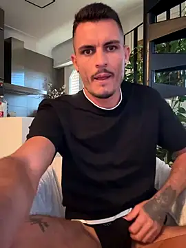 Snapshot of WildFlame2525 chatting on 10.06.25 WildFlame2525 online show from 10.06.25