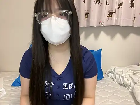 YUKINA 00 online show from 10.15.25